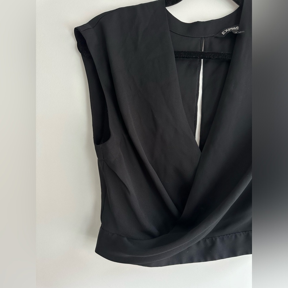 Express low cut blouse - Picture 2 of 6
